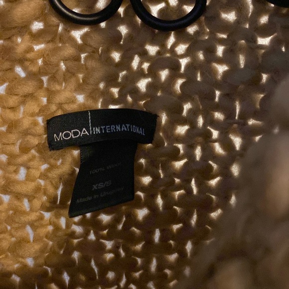 Poncho - Picture 2 of 2